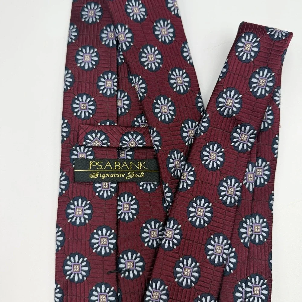 Jos. A Bank Men's Signature Gold 100% Silk Tie Red Daisy Pattern Elegant Vintage